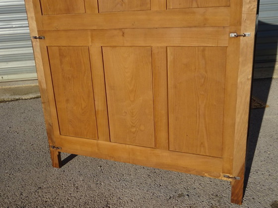 Image 1 of Armadio in noce massello in stile Luigi XV