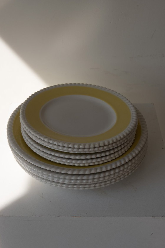 Service d'assiettes vintage en céramique jaune beurre à bord tourbillonnant – Art de la table, Ceramic (photo 4 of 9)