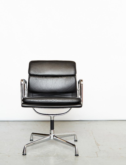 Charles & Ray Eames Chair EA 208 Chair per Vitra