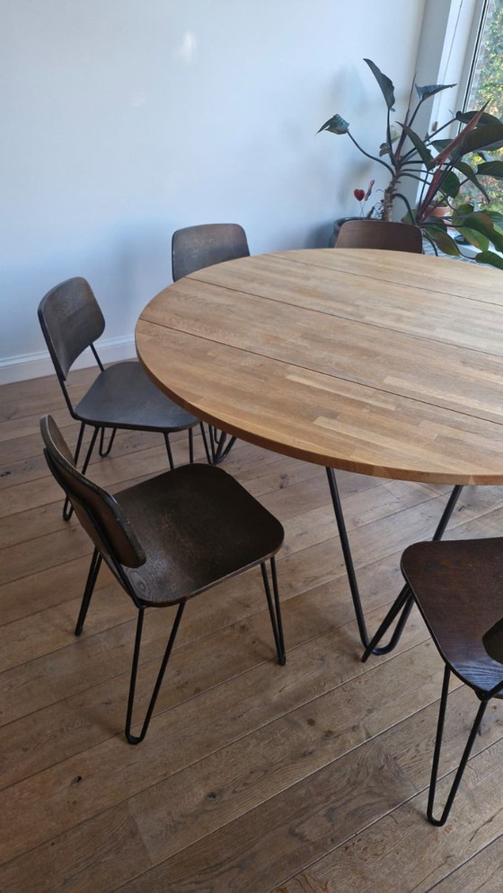 Image 1 of 8 sillas Go In Yago (madera de arce con estructura de acero con recubrimiento de polvo negro)