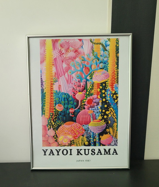 Image 1 of Lámina original enmarcada de Yayoi Kusama.