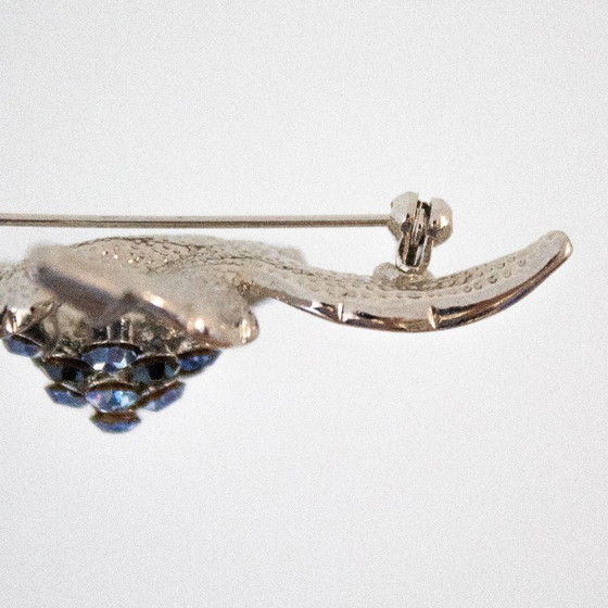 Image 1 of Spilla vintage a forma di fiore smaltato con strass blu