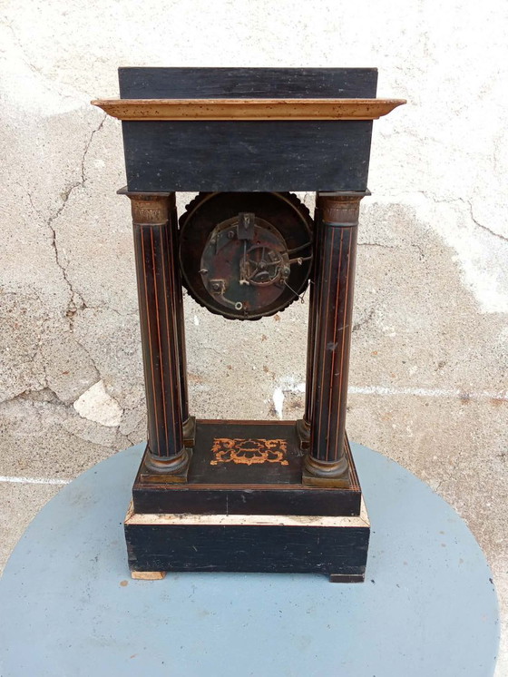 Image 1 of Portikusuhr – Zeit Karls X. – Restaurierungsbedürftig