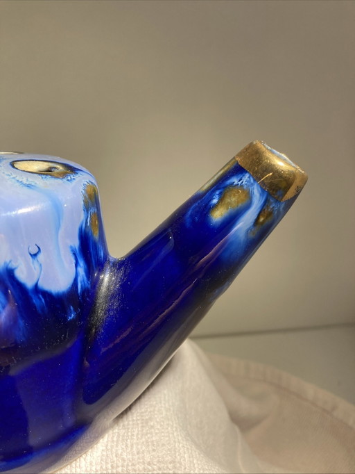 Rana floreale di Alphonse Mouton a forma di annaffiatoio