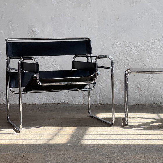 Image 1 of Set van 2 Marcel Breuer "Wassily" stoelen met bijpassende salontafel voor Knoll, 1990