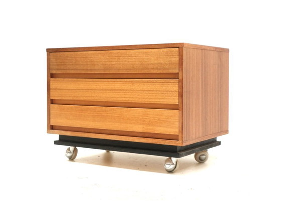 Image 1 of Vintage ladekastje op wieltjes gemaakt in de jaren ’60