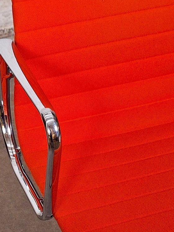 Image 1 of Vitra EA 119 in hautfarbenem Orange auf Rollen