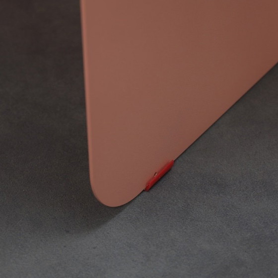 Image 1 of Table d'appoint Hinge Large de Lex Pott pour Puik Design rose