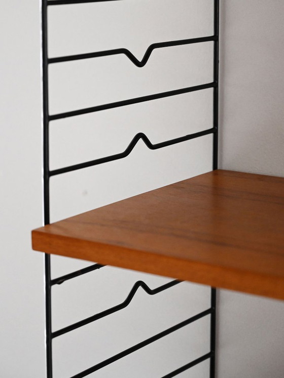 Image 1 of Estantería de pared escandinava Hylla de teca con etiqueta de latón