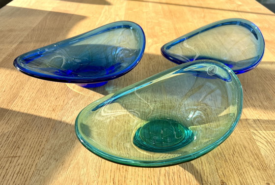 Image 1 of Set di 3 ciotole in vetro della Nuova Scozia, fatte a mano, blu/verde, stile vintage, Canada