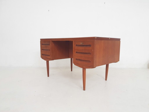 Teakhouten bureau door J.Svenstrup voor A.P. Møbler, Denemarken 1960's