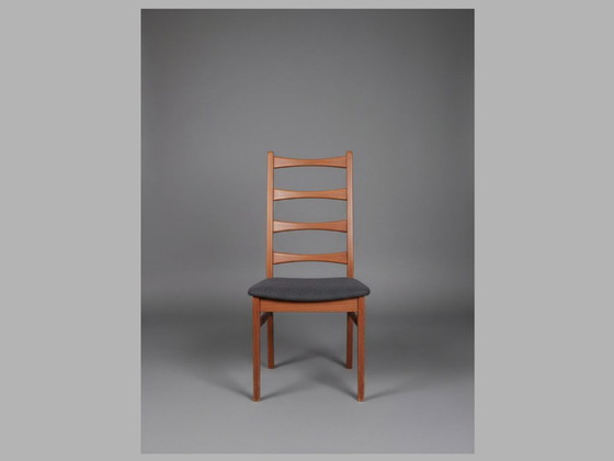 Image 1 of Set van 4 Scandinavische eetkamerstoelen, opnieuw bekleed.