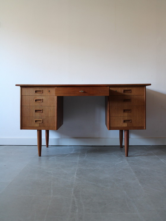 Image 1 of Scrivania vintage danese in teak