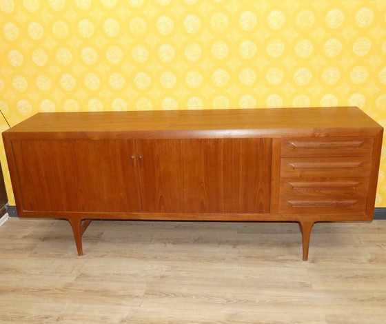 Image 1 of Credenza in teak di Ib Kofod-Larsen per Faarup Møbelfabrik Divisorio per ambienti indipendente del 1960 Porte a tamburo