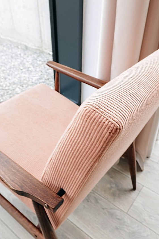 Image 1 of Vintage fauteuil saumon rose ribfluweel mid century modern design 1970