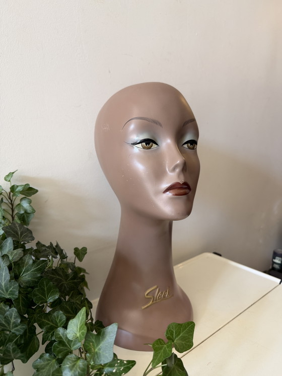 1960s Sleek Window Dressing Head – Decorative Objects, Plastic (photo 4 of 9)
