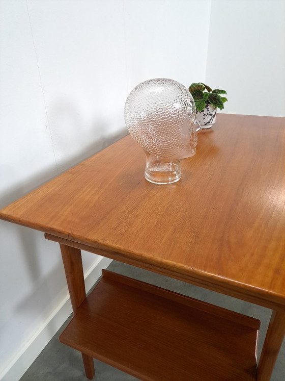 Image 1 of Teak vrijstaand partner bureau met schuine vormen, lades en extra uitschuifbaar werkblad