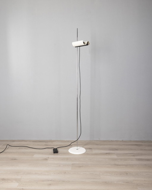 Vintage 1970s floor lamp mod. Dim 333 design Vico Magistretti for Oluce 
