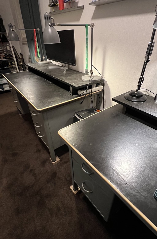 Gispen (Dutch Originals) Industrie-Stahlschreibtisch 7652