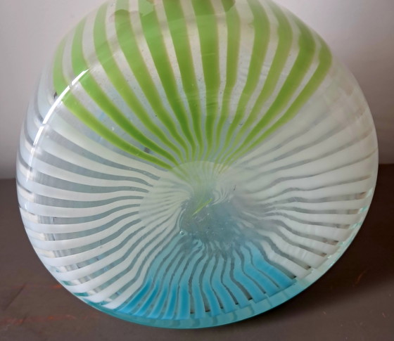 Image 1 of Jarrón de vidrio soplado con hilos de vidrio opalino