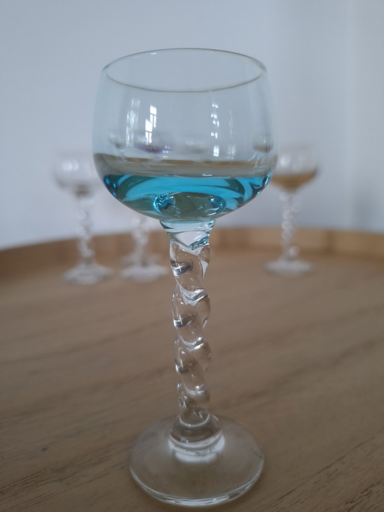Image 1 of Set van 6 Vintage Likeurglazen – Regenboog Kleuren – Gedraaide Steel – 10 cm