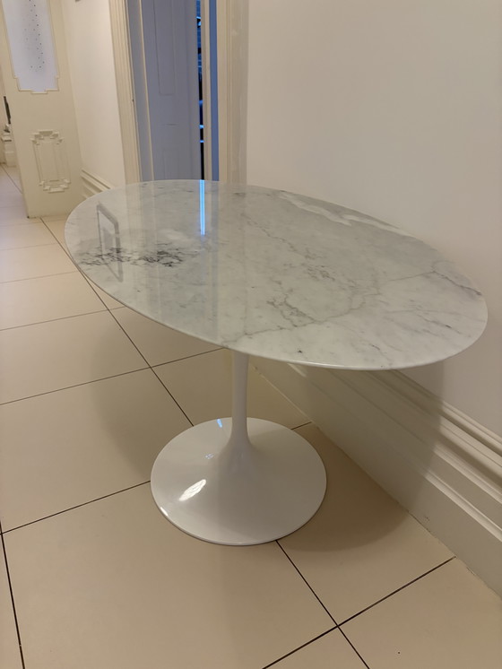 Image 1 of Ovaler Esstisch im Tulpenstil