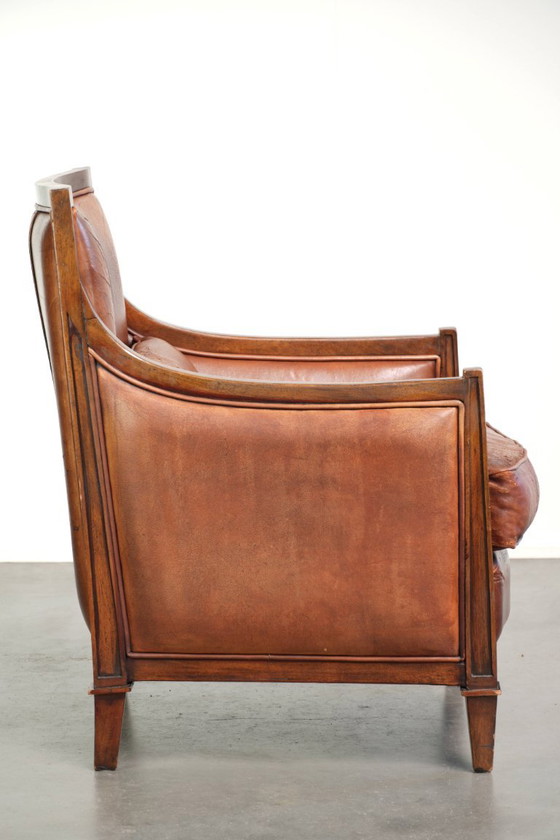 Charaktervoller Schafsleder Art Deco Design Sessel mit herrlich bequemem Sitz und schönen warmen Farben (photo 3 of 13)