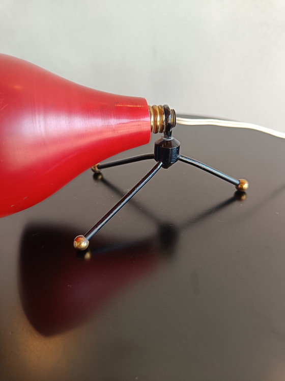 Image 1 of Lámpara de mesa pequeña italiana de mediados de siglo, minilámpara de metal rojo, años 50-60.