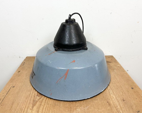 Image 1 of Lampada a sospensione in ghisa e smalto grigio industriale, anni '60