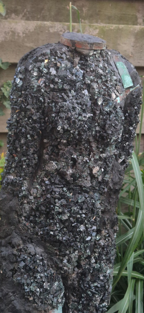 Shattered - sculpture of glass, cement and copper (photo 2 of 10)