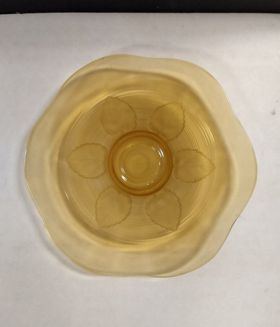 Image 1 of motivo a foglia di ciotola color ambra