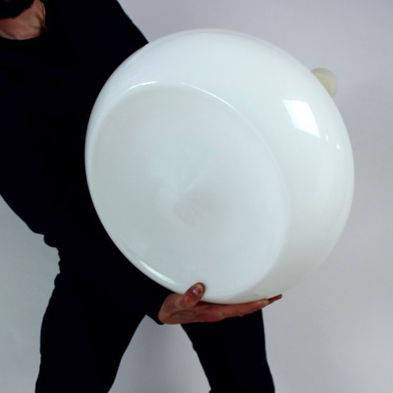 Image 1 of Enorme witte opaline plafondlamp, Tsjecho-Slowakije 1960