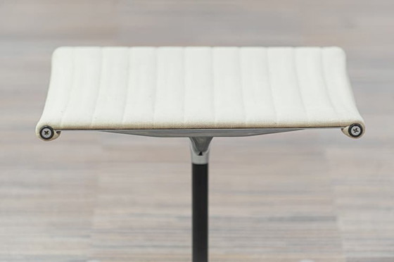 Image 1 of Conjunto de salón Herman Miller Ea116 + Reposapiés