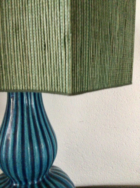 Hoge vintage tafellamp met octagonaal gevormde kap. Hoogte 90 cm – Tafellampen, Ceramic, Textile (photo 4 of 10)