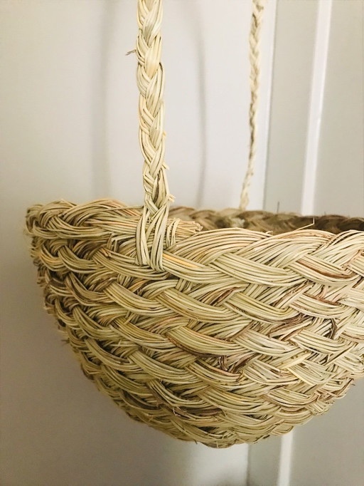 Hanging wicker pot holder