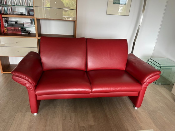 Image 1 of Destacado sofá de dos plazas de cuero, profundidad del asiento ajustable.