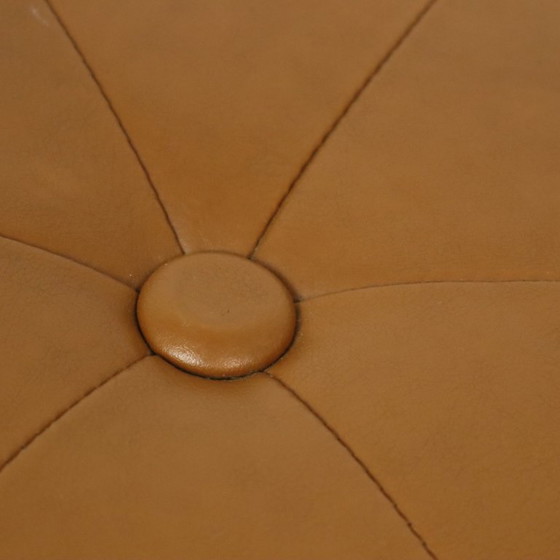 Image 1 of Pouf rotondo vintage color cammello