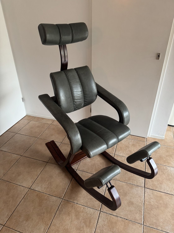 Stokke Duo Balans Chaise Ergonomique à Genoux – Peter Opsvik – Chaises de bureau, Leather, Wood (photo 2 of 15)