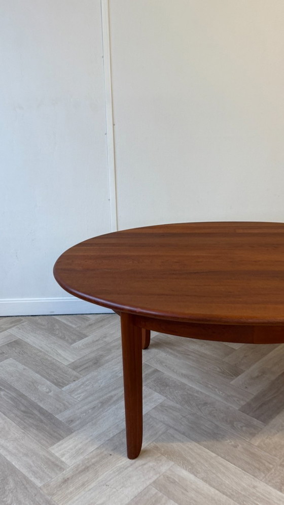 Image 1 of table basse ovale vintage en teck