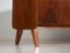 Credenza con vetrina Mid-Century impiallacciata in noce con gambe affusolate – Cecoslovacchia, circa 1960 (photo 13 of 39)