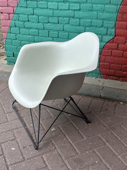 Vitra Eames LAR – kuipstoelen, Metal, Plastic (photo 2 of 6)