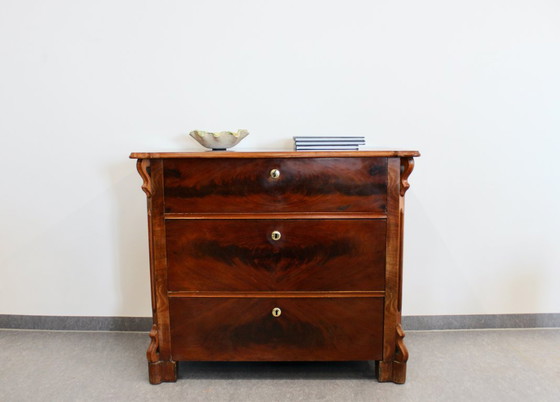 Image 1 of Cómoda, armario o aparador antiguo de estilo Biedermeier.