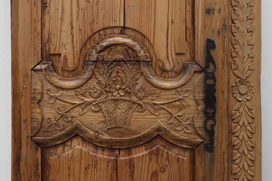 Image 1 of Paire de portes anciennes sculptées à la main, vers 1880