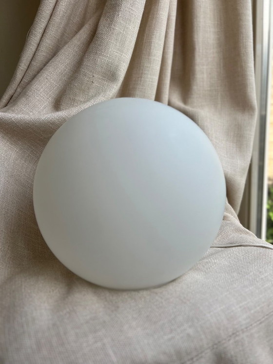 Vintage ILU Design Ball Lamp – White Opal Glass – 80s/90s (XL) – Table lamps (photo 7 of 14)