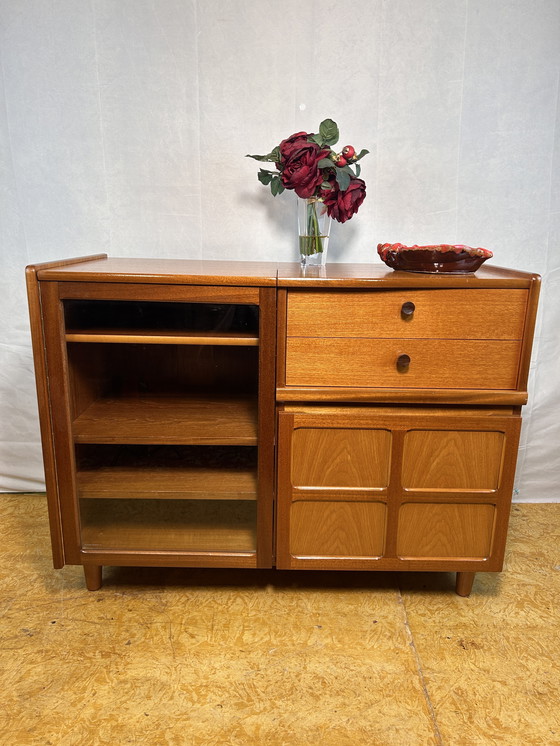 Image 1 of Vintage teakhouten platen- en muziekkast uit het midden van de eeuw van Parker Knoll (1960-1970) Zeldzaam Brits ontwerp | Prakti