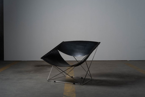 Pierre Paulin - Sedia a farfalla F675