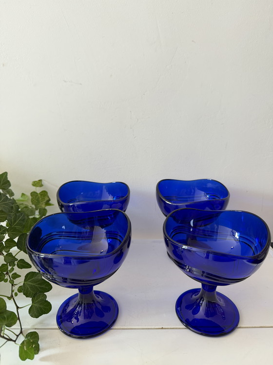 Image 1 of Set aus 4 blauen Coupé-Gläsern