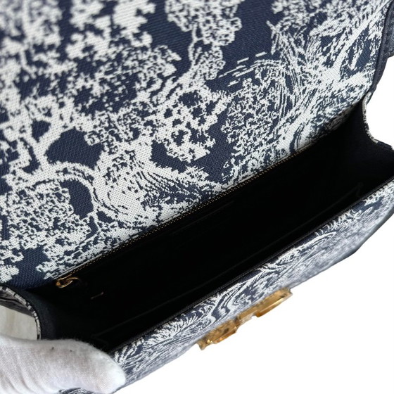 Dior Montaigne 30 – Crossbody bags, Calfskin (photo 19 of 25)