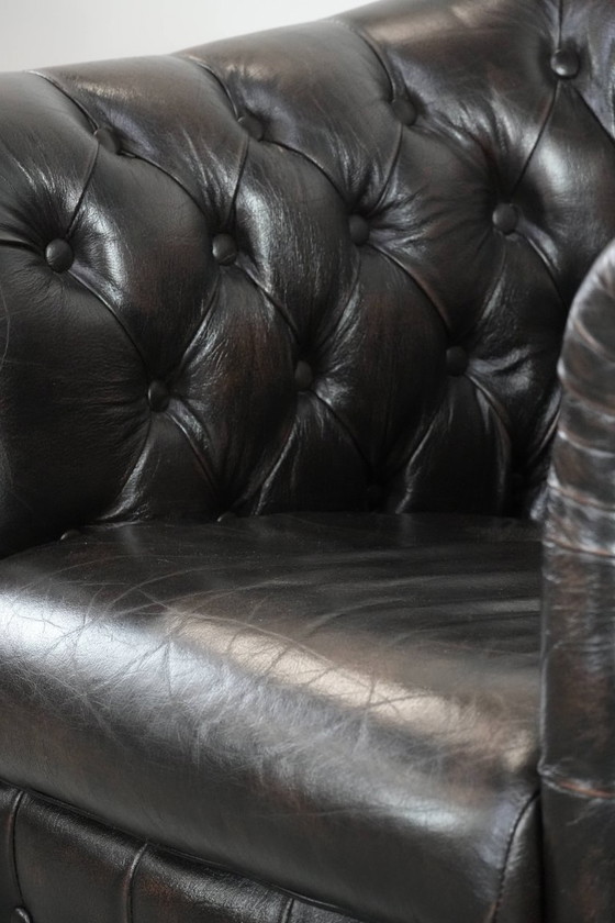 Image 1 of Fauteuil club Chesterfield luxueux en cuir de vachette foncé de style anglais