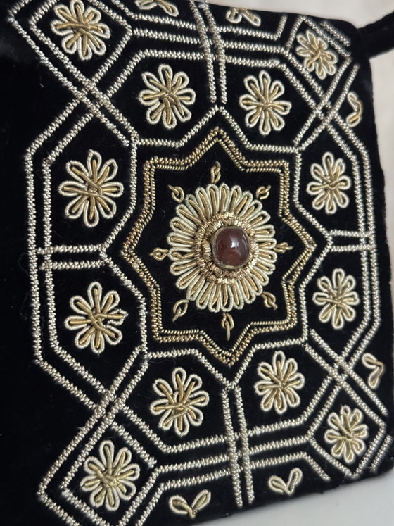 Image 1 of Geborduurde fluwelen tas met steentjes en gouden draden, clutch, vintage